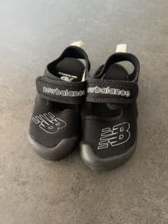 New Balance ブラック サンダル 16cmのサムネイル