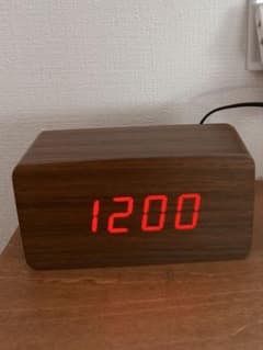 【オシャレ】ニトリ　デジタル置き時計　LEDのサムネイル