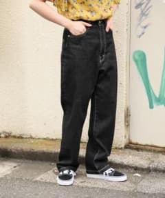 ストレートデニムのサムネイル