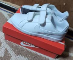 NIKE コートロイヤル　週末値下げ。のサムネイル