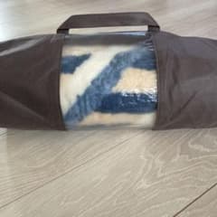 丸八真綿　HACCINI ムートンクッション 丸型 ブルー 丸八真綿 HACCINI ムートンクッション 丸型 ブルー - メルカリ