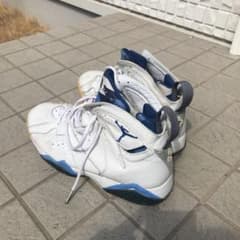 NIKEのサムネイル