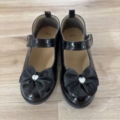 黒のリボン付きフォーマルシューズのサムネイル