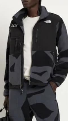 THE NORTH FACE XX KAWS デナリ フリースのサムネイル