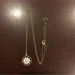 お花のネックレスのサムネイル