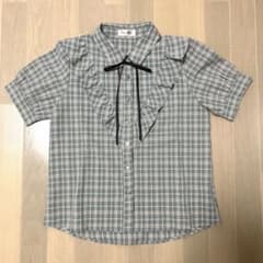 美品　ByeBye 半袖シャツブラウス　チェック　フリル　リボンのサムネイル