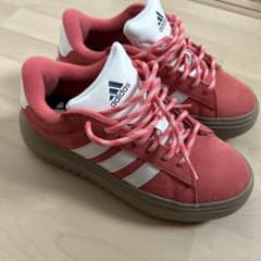 adidas 赤 スエード ローカットスニーカーのサムネイル