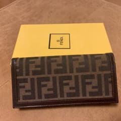 FENDI  長財布　正規品のサムネイル