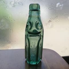 【逸品】戦前エンボスラムネ瓶　花瓶　浮き玉　ガラス瓶　　レトロ瓶　ホーロー看板 戦前エンボスラムネ瓶 浮き玉 ガラス瓶 花瓶 薬瓶 アンティーク瓶
