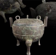 青銅器 鼎 饕餮文 三足鼎 古美術品 - メルカリ