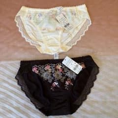 アイボリー・ブラック花柄刺繍ショーツのサムネイル