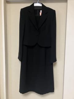 ブラックスーツ・ジャケットとドレスセットのサムネイル