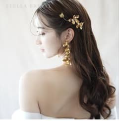 【3/15値下げ】美品 STELLA BRIDAL大ぶり花モチーフピアスゴールドのサムネイル