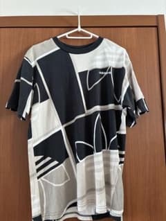adidas グラフィック Tシャツ Lサイズのサムネイル