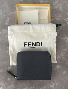 FENDI セレリア 二つ折り財布 グレー - メルカリ