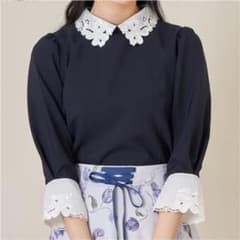美品♡ tocco closet♡ カットワークフラワー刺繍ブラウスのサムネイル