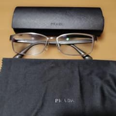 PRADA 長方形メガネ ブラックフレームのサムネイル