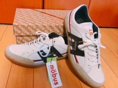 新品❗️mobus スニーカー(25.5)のサムネイル