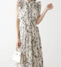 ノースリーブ　花柄　ロングワンピースのサムネイル