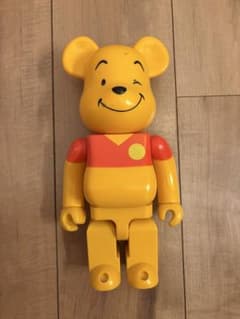 ベアブリック400% くまのプーさん 80周年記念 フィギュアのサムネイル