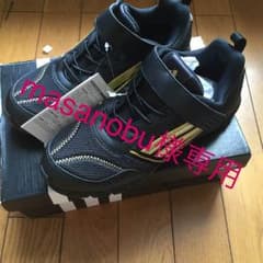 新品★22.5cmアディダススニーカー★のサムネイル