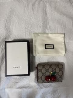 GUCCI チェリー装飾 二つ折り財布のサムネイル