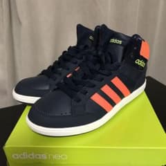 adidas スニーカーのサムネイル