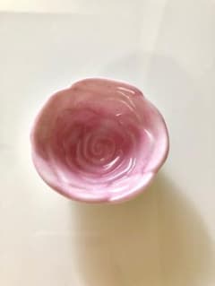 お花型のアクセサリートレイ 小物入れ ローズ 薔薇 バラ ピンク 指輪入れのサムネイル
