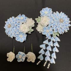 つまみ細工髪飾り　成人式　卒業式　青と白の花柄髪飾りのサムネイル