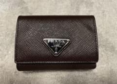 未使用 PRADA 三つ折り ミニ 財布 2MH042 ダークブラウン - メルカリ