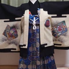 （足袋付き）7ot63 人気の黒に鷹　七五三　男の子　羽織着物袴セット　5歳7歳のサムネイル