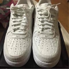 NIKE AIR FORCE1 LV8のサムネイル