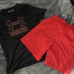 UNDER ARMOUR YXL キッズTシャツとショーツセットのサムネイル