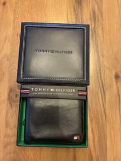 TOMMY HILFIGER 二つ折り財布 ブラック 箱付き トミーヒルフィガーのサムネイル