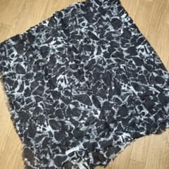 BALENCIAGA　スカーフ　大判のサムネイル