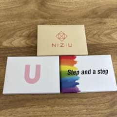 NiziU トレーディングカードセットのサムネイル