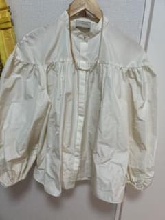 UNITED ARROWS アイボリー バルーンスリーブシャツサイズ38未使用