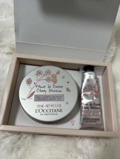 新品未使用箱入　L'OCCITANE ボディクリーム、ハンドクリームギフトセットのサムネイル