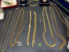 遺品整理　大量アクセサリーまとめ　ネックレス　指輪　腕輪等　箱付きのサムネイル