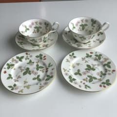 No.390 WEDGWOOD 黒壺刻印カップ&ソーサー2客+プレート2枚セット