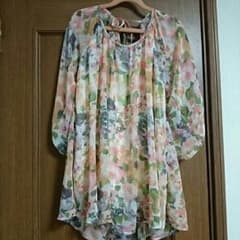 試着のみ！one way花柄ブラウスのサムネイル