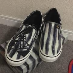 vivienne westwood × vans メルカリ最安値のサムネイル