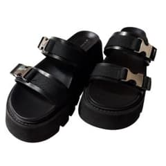 CHARLES & KEITH 厚底サンダル ブラックのサムネイル