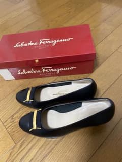 Salvatore Ferragamo ブラックパンプスのサムネイル