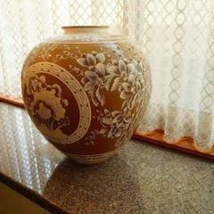 【未使用】菊堂　サイン入り　陶芸　菊孔雀大壺　一点物　50✕40cm m14794098182_1.jpg?1752290238