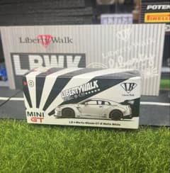 miniGT リバティーウォークLB GTR マットホワイトNo.9ラップ未開封