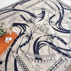 極美品 エルメス カレジェアン 140 カシシル 朝の散歩 バンダナ柄 ストール 極美品 エルメス カレジェアン 140 カシシル 朝の散歩 バンダナ柄