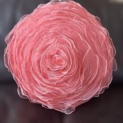 LAURA ASHLEY ピンク 花形クッションのサムネイル