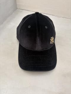 NEWERA ヤンキース NYベロア ブラック ゴールドロゴ キャップのサムネイル
