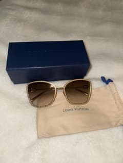 Louis Vuitton ゴールド キャットアイ サングラスのサムネイル
